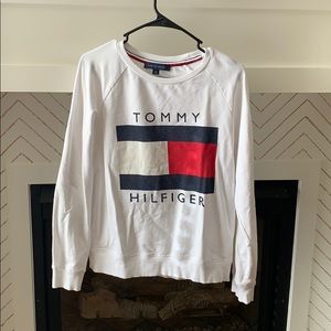 White Tommy Hilfiger sweatshirt